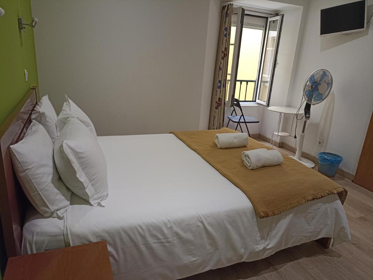 Martim Moniz 28 Guest House Lisbon Luaran gambar